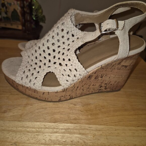 SO Women's Wedge Platform Beige Sandal Size 9 - Picture 3 of 6
